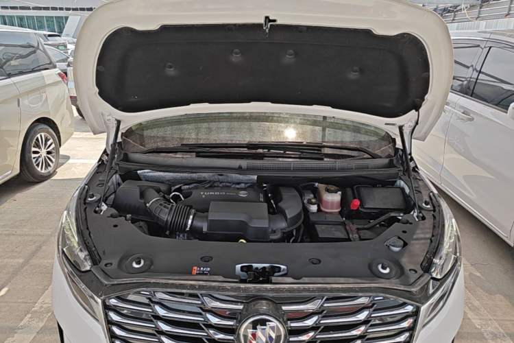 Used Buick GL8 2023 ES Lu Zun Deluxe Model Engine Bay