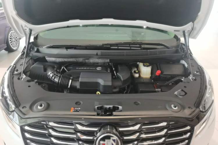 Used Buick GL8 2023 ES Lu Zun Deluxe Model Engine Bay