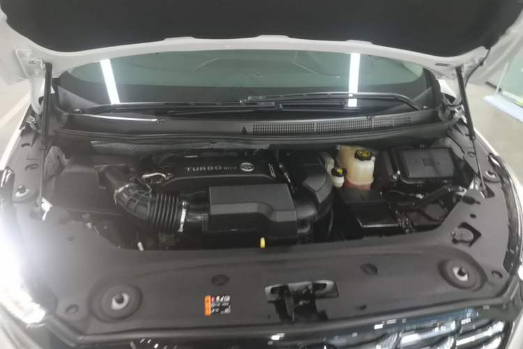 Used Buick GL8 2023 ES Lu Zun Comfort Model Engine Bay