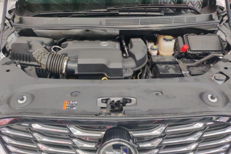 Used Buick GL8 2023 ES Lu Zun Deluxe Model Engine Bay