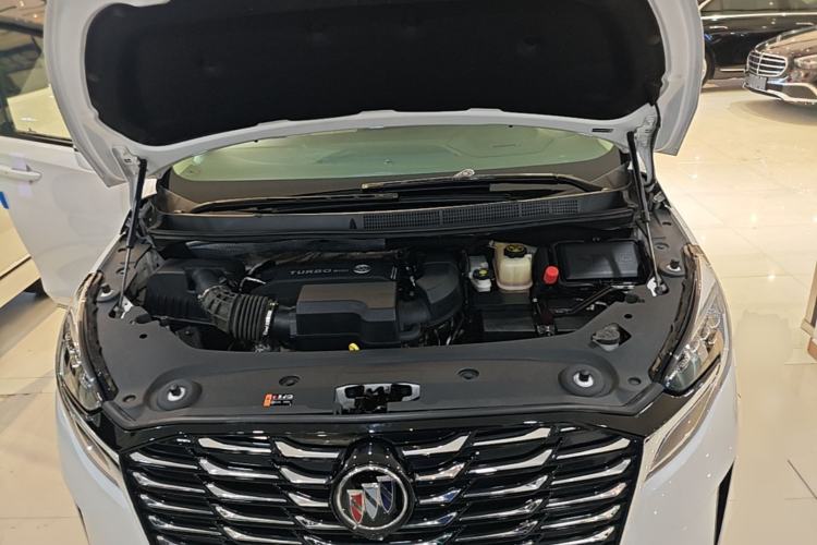 Used Buick GL8 2023 ES Lu Zun Deluxe Model Engine Bay