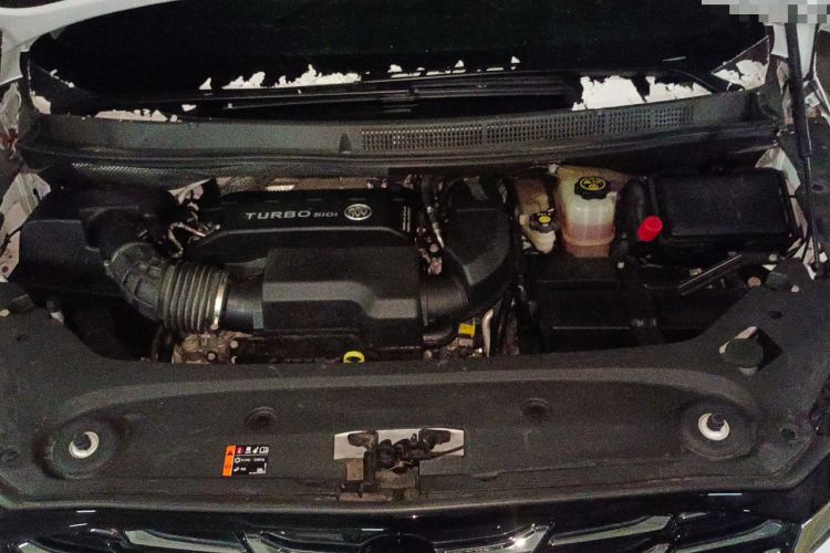 Used Buick GL8 2023 ES Lu Zun Deluxe Model Engine Bay