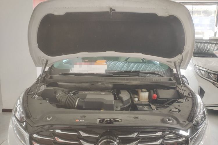 Used Buick GL8 2023 ES Lu Zun Deluxe Model Engine Bay