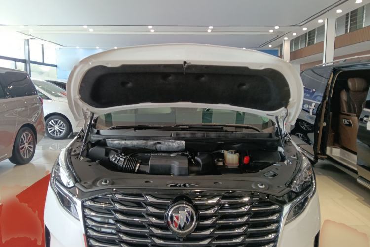 Used Buick GL8 2023 ES Lu Zun Deluxe Model Engine Bay
