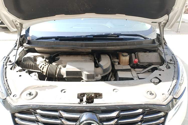 Used Buick GL8 2023 ES Lu Zun Luxury Model Engine Bay