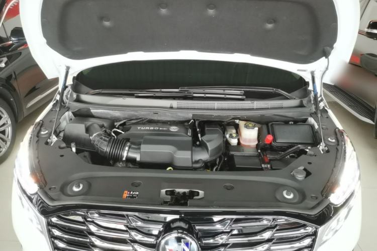 Used Buick GL8 2023 ES Lu Zun Deluxe Model Engine Bay