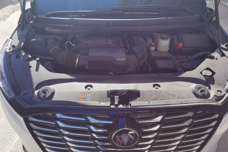 Used Buick GL8 2023 ES Lu Zun Deluxe Model Engine Bay