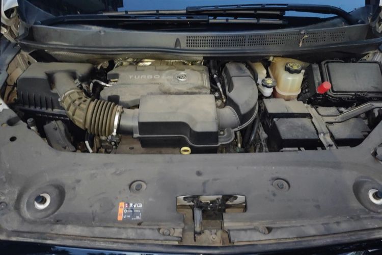 Used Buick GL8 2023 ES Lu Zun Luxury Model Engine Bay