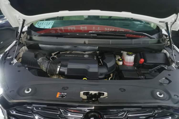 Used Buick GL8 2023 ES Lu Zun Deluxe Model Engine Bay