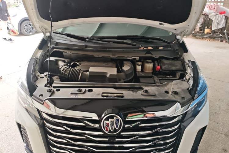 Used Buick GL8 2023 Facelifted Land Cruiser Executive Luxury Version Engine Bay