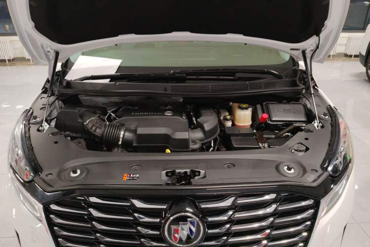 Used Buick GL8 2023 ES Lu Zun Deluxe and Yue Edition Engine Bay