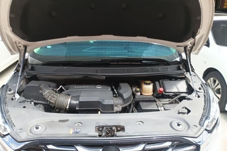 Used Buick GL8 2023 ES Lu Zun Deluxe Model Engine Bay