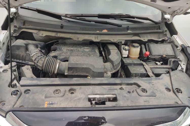Used Buick GL8 2023 Facelifted Land Cruiser Executive Luxury Version Engine Bay