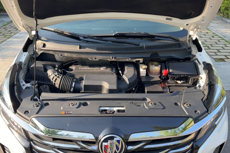 Used Buick GL8 2023 Facelifted Land Cruiser Executive Luxury Version Engine Bay