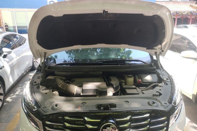 Used Buick GL8 2023 ES Lu Zun Deluxe Model Engine Bay