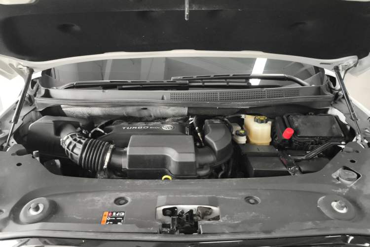 Used Buick GL8 2023 ES Lu Zun Deluxe Model Engine Bay