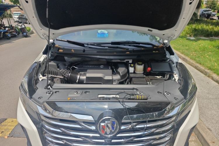 Used Buick GL8 2023 Facelifted Land Cruiser Executive Luxury Version Engine Bay