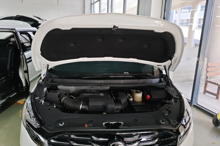 Used Buick GL8 2023 ES Lu Zun Deluxe Model Engine Bay