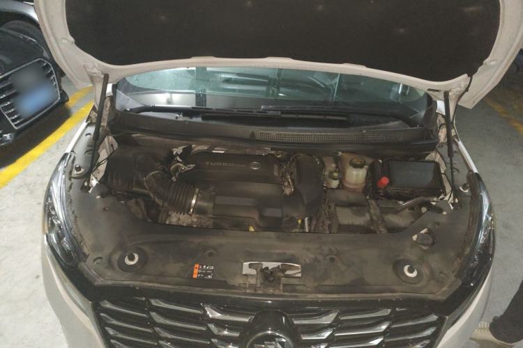 Used Buick GL8 2023 ES Lu Zun Luxury Edition and Yue Version Engine Bay