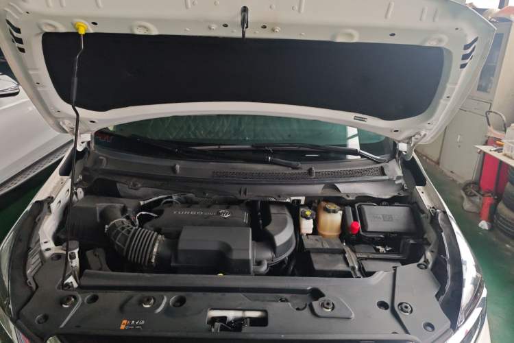 Used Buick GL8 2023 Facelifted Land Cruiser Executive Luxury Version Engine Bay