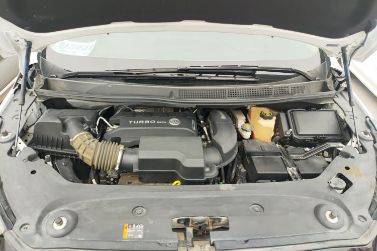 Used Buick GL8 2023 ES Lu Zun Deluxe Model Engine Bay
