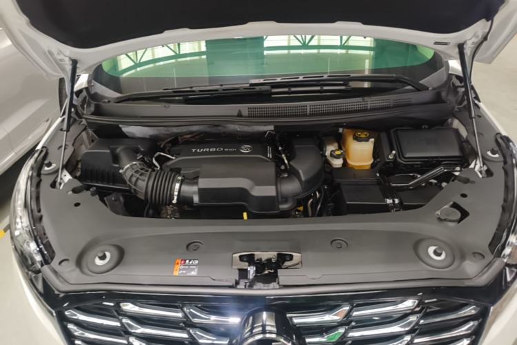 Used Buick GL8 2023 ES Lu Zun Deluxe Model Engine Bay