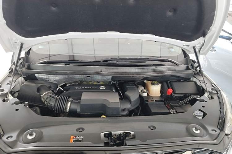 Used Buick GL8 2023 ES Lu Zun Deluxe and Yue Edition Engine Bay