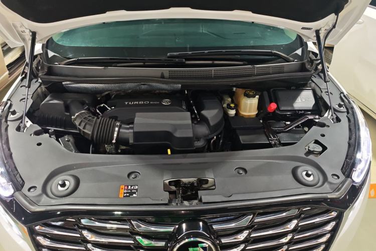 Used Buick GL8 2023 ES Lu Zun Deluxe Model Engine Bay
