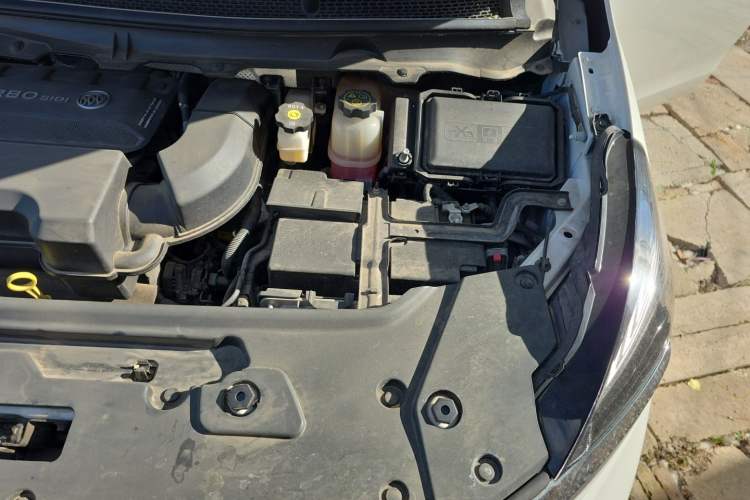 Used Buick GL8 2023 Land Executive Class Smart Enjoyment Model Engine Bay Left