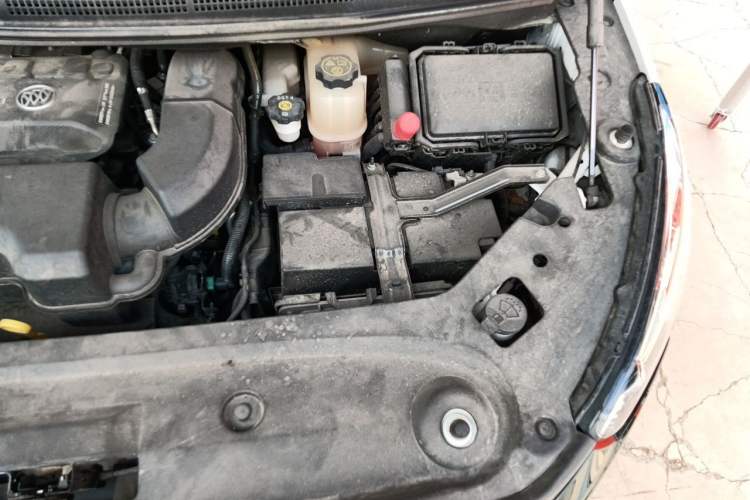 Used Buick GL8 2023 ES Lu Zun Comfort Model Engine Bay Left