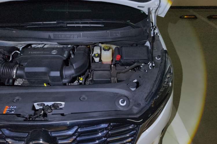 Used Buick GL8 2023 ES Lu Zun Deluxe and Yue Edition Engine Bay Left