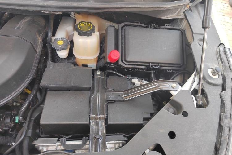 Used Buick GL8 2023 ES Lu Zun Luxury Model Engine Bay Left