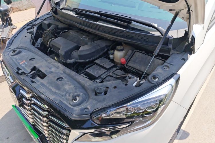 Used Buick GL8 2023 ES Lu Zun Deluxe Model Engine Bay Left