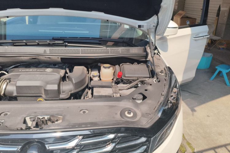 Used Buick GL8 2023 ES Lu Zun Flagship Model Engine Bay Left