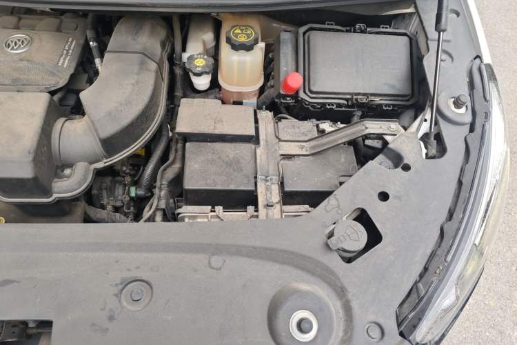 Used Buick GL8 2023 ES Lu Zun Luxury Model Engine Bay Left