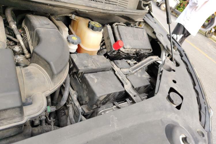 Used Buick GL8 2023 ES Lu Zun Comfort Model Engine Bay Left