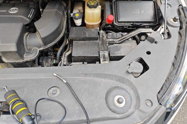 Used Buick GL8 2023 ES Lu Zun Luxury Model Engine Bay Left