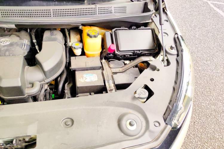 Used Buick GL8 2023 ES Lu Zun Comfort Model Engine Bay Left