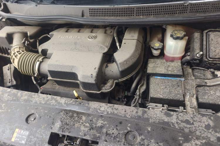 Used Buick GL8 2023 ES Lu Zun Deluxe Model Engine Bay Left