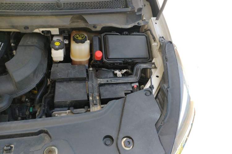 Used Buick GL8 2023 Facelifted Land Cruiser Executive Luxury Version Engine Bay Left
