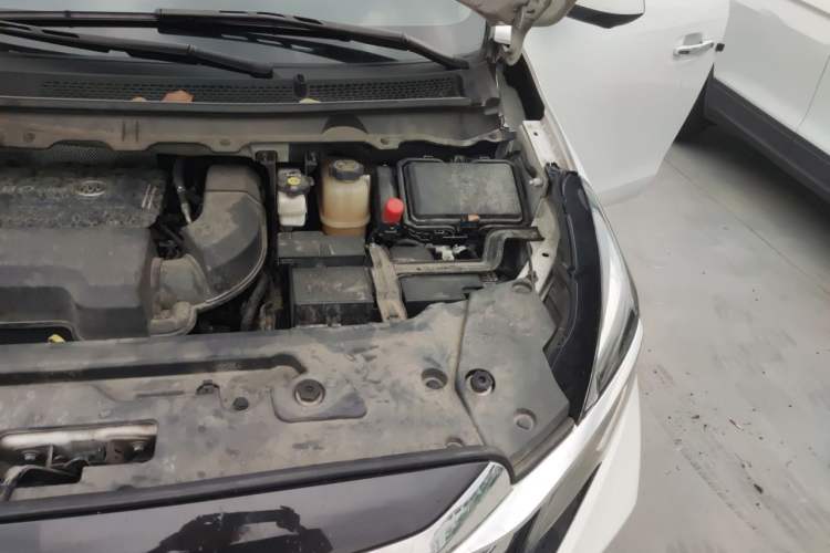 Used Buick GL8 2023 Facelifted Land Cruiser Executive Luxury Version Engine Bay Left