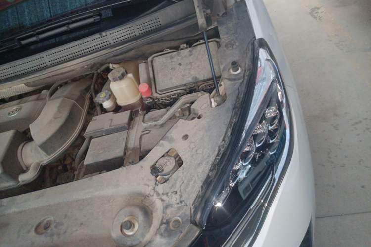 Used Buick GL8 2023 ES Lu Zun Comfort Model Engine Bay Left