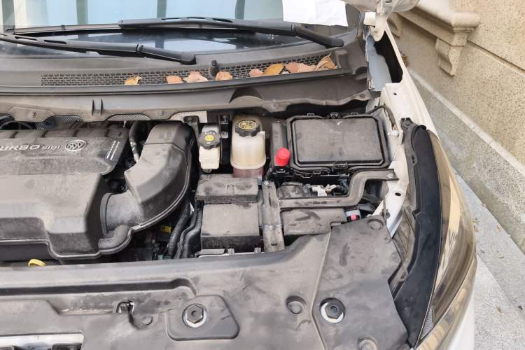 Used Buick GL8 2023 Facelifted Land Cruiser Executive Luxury Version Engine Bay Left