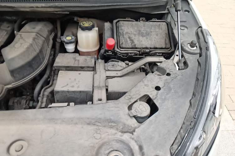 Used Buick GL8 2023 ES Lu Zun Luxury Model Engine Bay Left