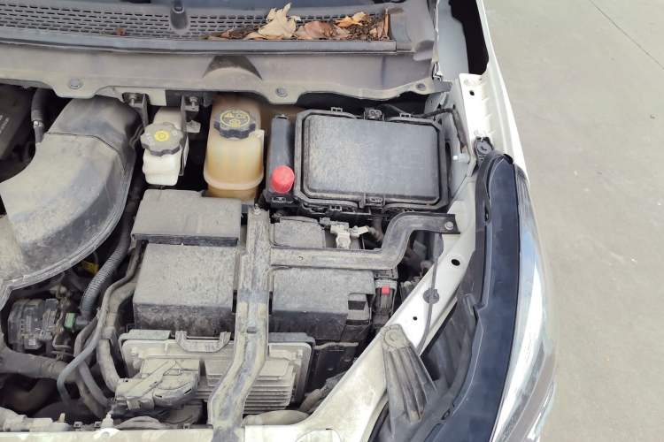 Used Buick GL8 2023 Land Executive Class Comfort Model Engine Bay Left