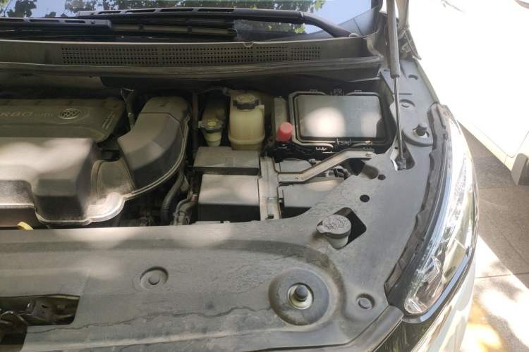 Used Buick GL8 2023 ES Lu Zun Deluxe Model Engine Bay Left