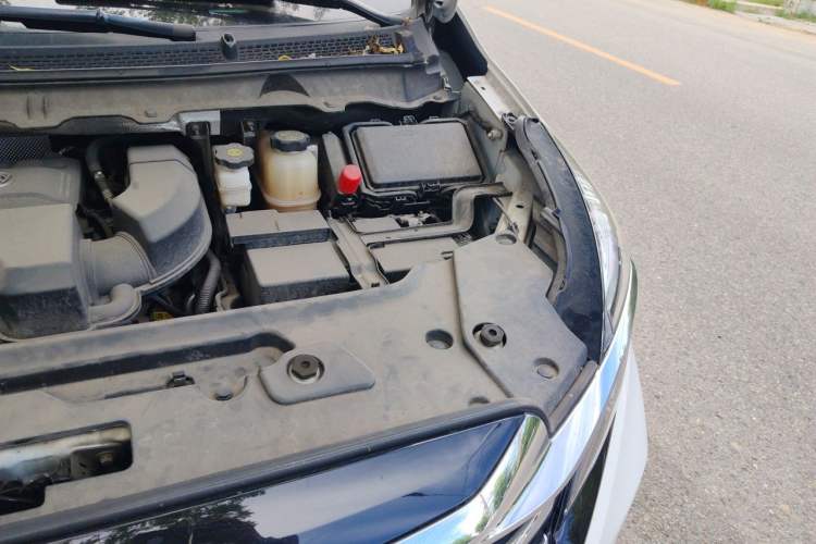 Used Buick GL8 2023 Facelifted Land Cruiser Executive Luxury Version Engine Bay Left