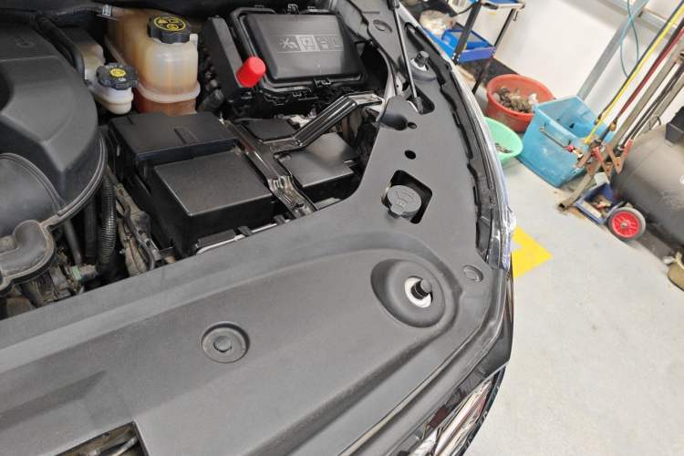 Used Buick GL8 2023 ES Lu Zun Comfort Model Engine Bay Left