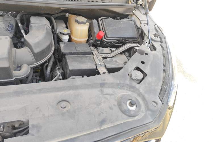 Used Buick GL8 2023 ES Lu Zun Comfort Model Engine Bay Left