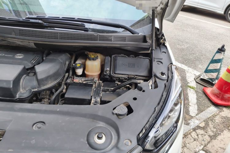 Used Buick GL8 2023 ES Lu Zun Deluxe Model Engine Bay Left
